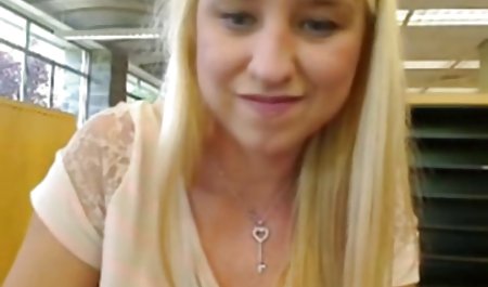 Milf slip video bokep bokong besar seksi kaki panjang dalam silky nilon stoking