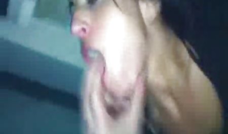 Terangsang rambut coklat Adara video porn selingkuh menikmati diri mereka sendiri di tempat tidur