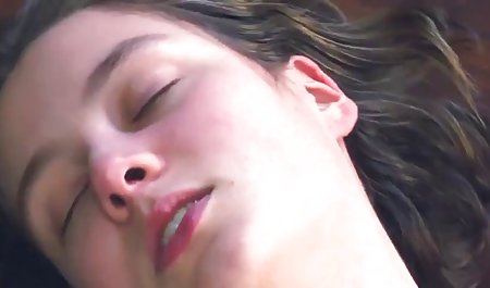 Ibu tiri merayu putri pertama kali bokep indoxxx lesbian