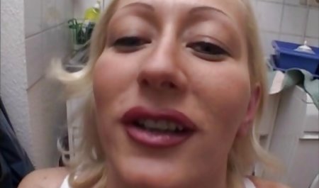 Nympho Sara Jay lesbian pelayan dick dengan GF video sex durasi panjang
